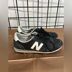 New Balance 410 black sneakers size 8